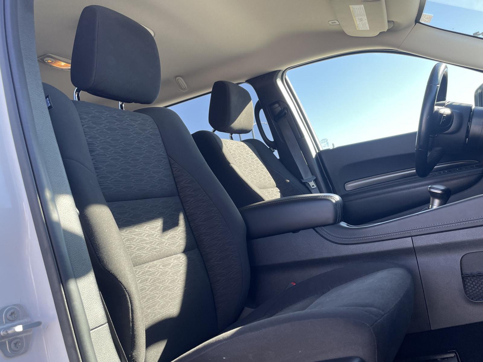 Vehicle photo 23