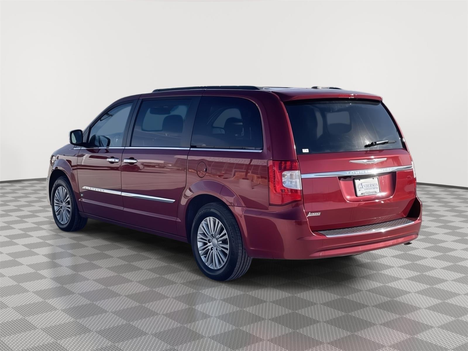 Vehicle photo 4