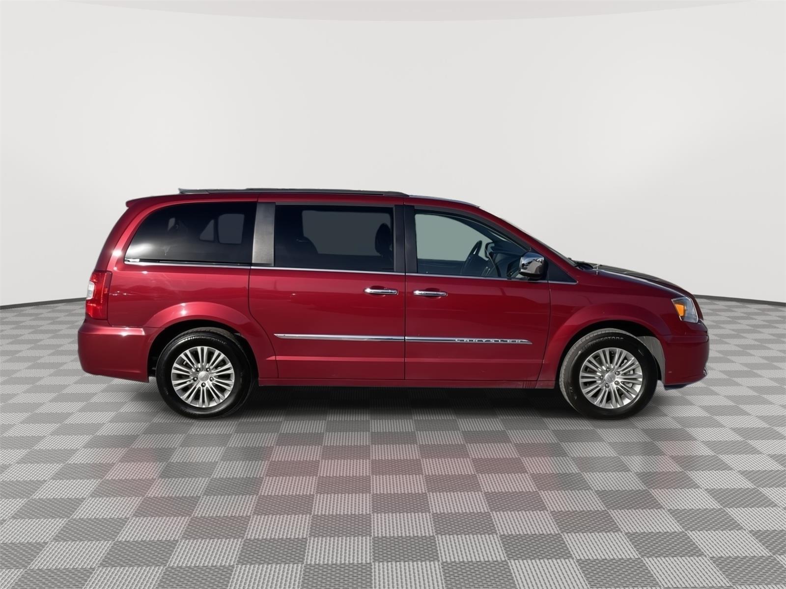 Vehicle photo 7