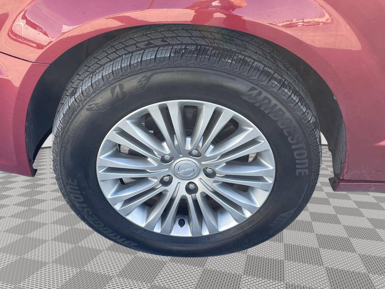 Vehicle photo 10