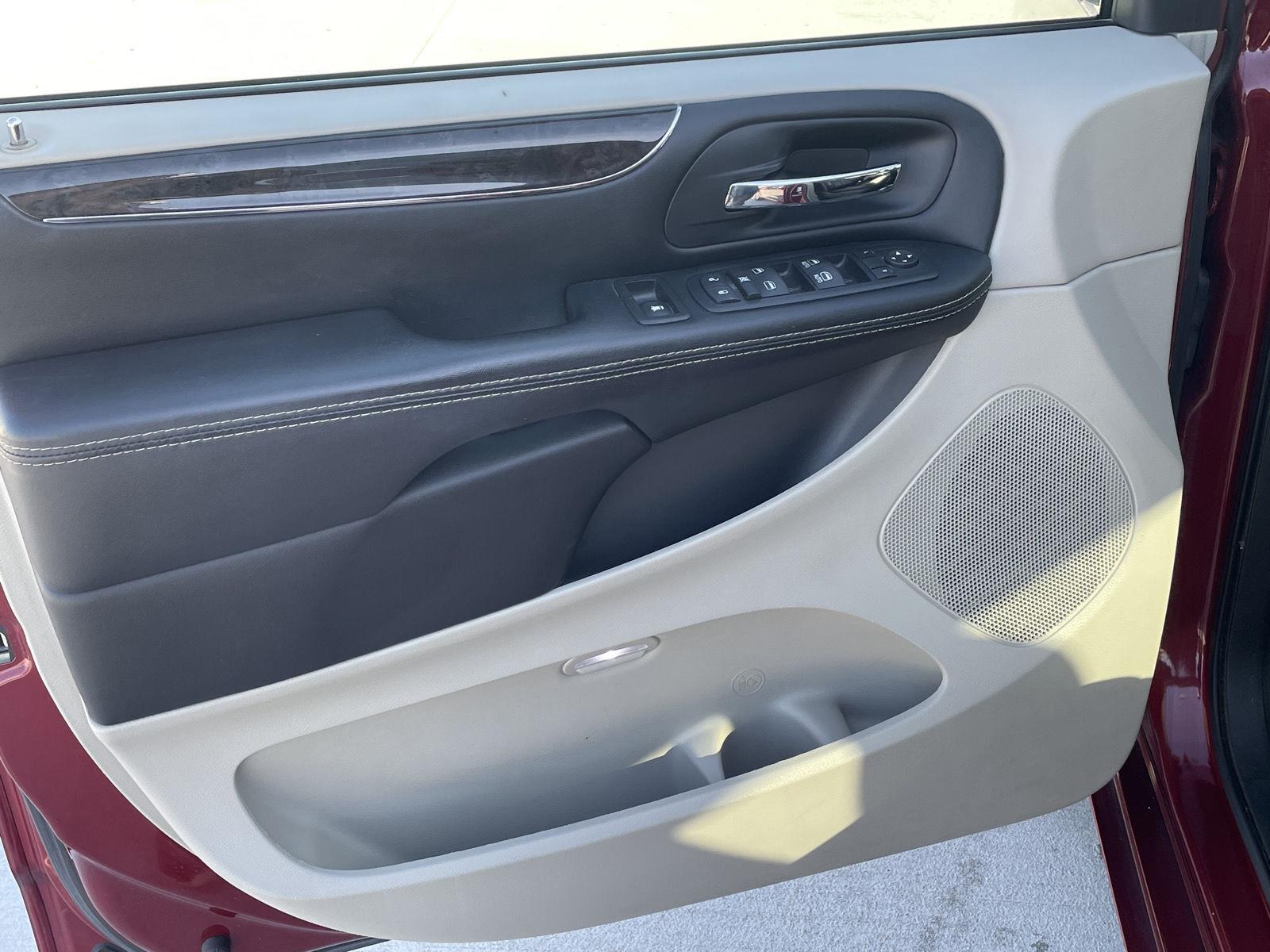 Vehicle photo 12