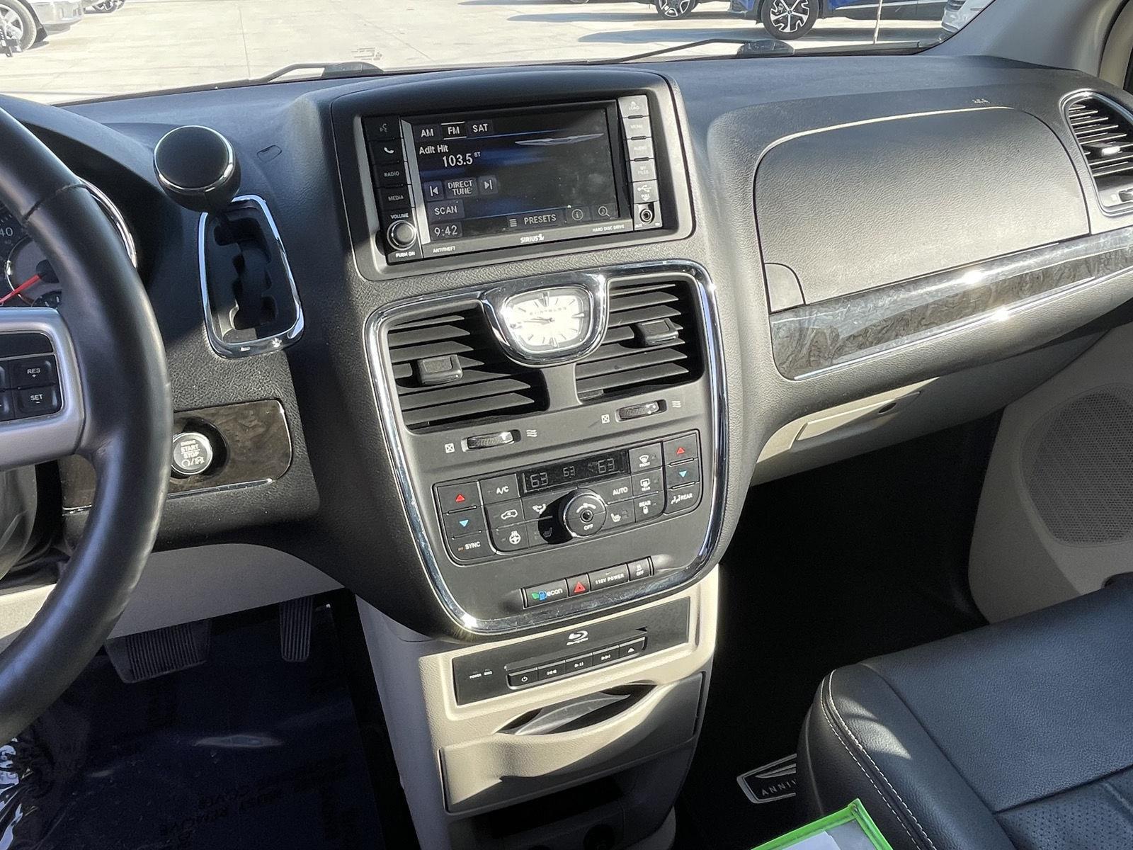 Vehicle photo 14