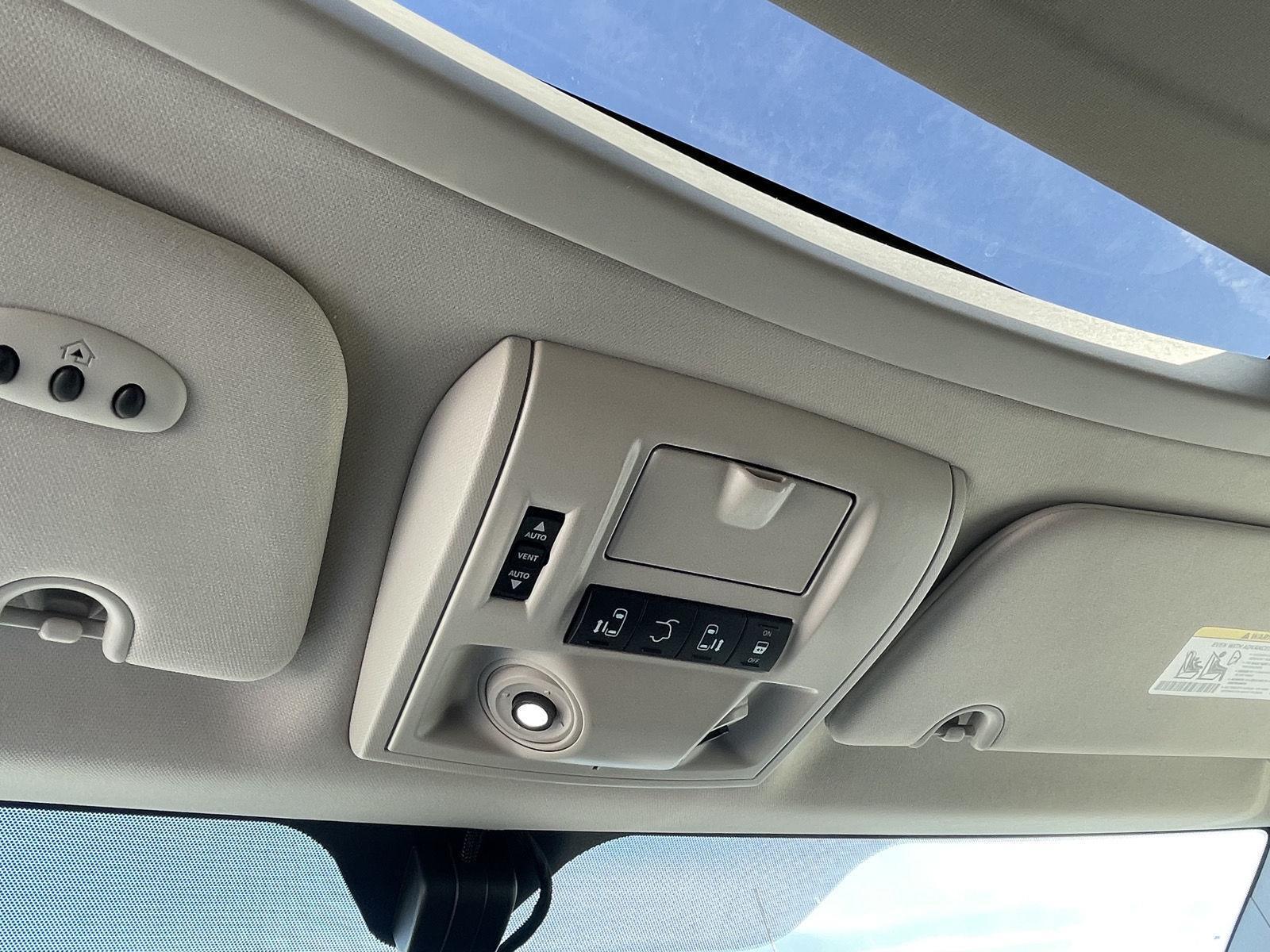 Vehicle photo 17