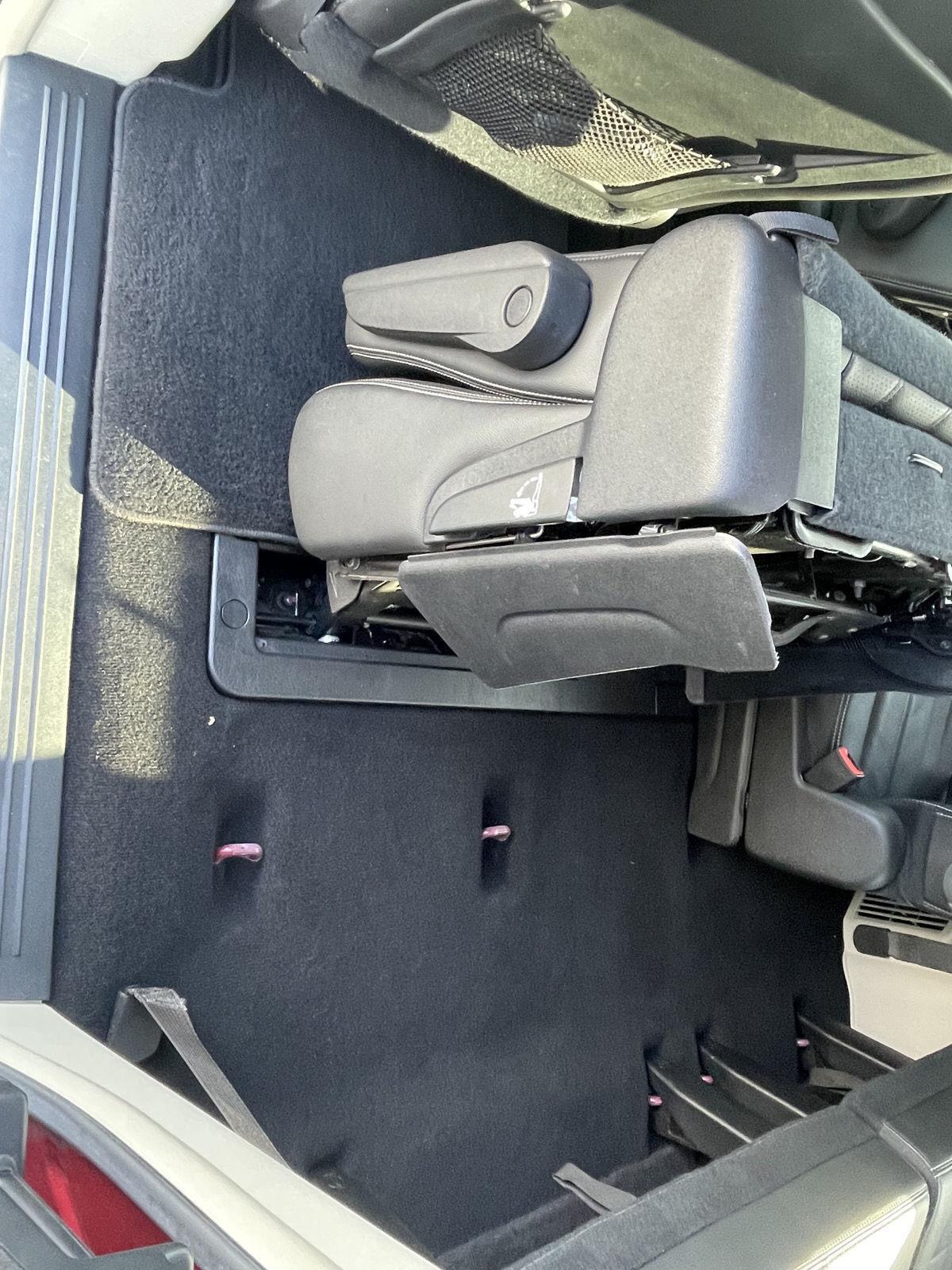 Vehicle photo 19