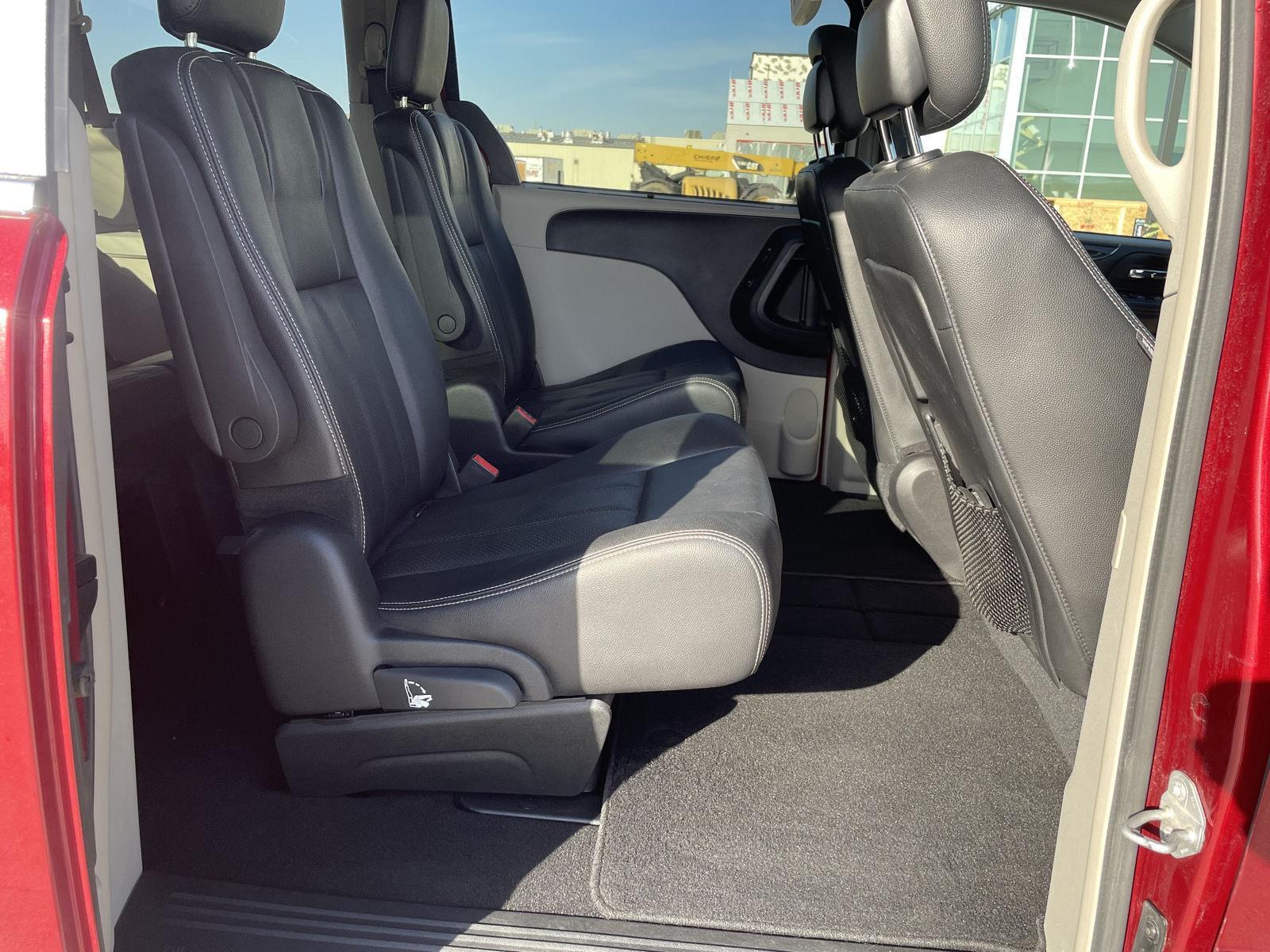 Vehicle photo 23
