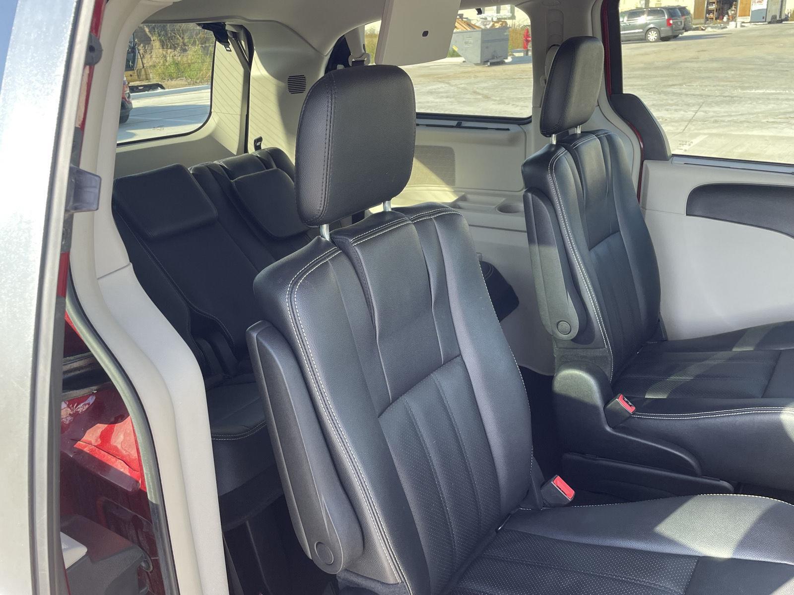 Vehicle photo 24