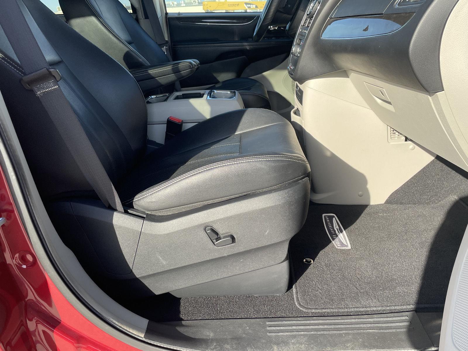Vehicle photo 25