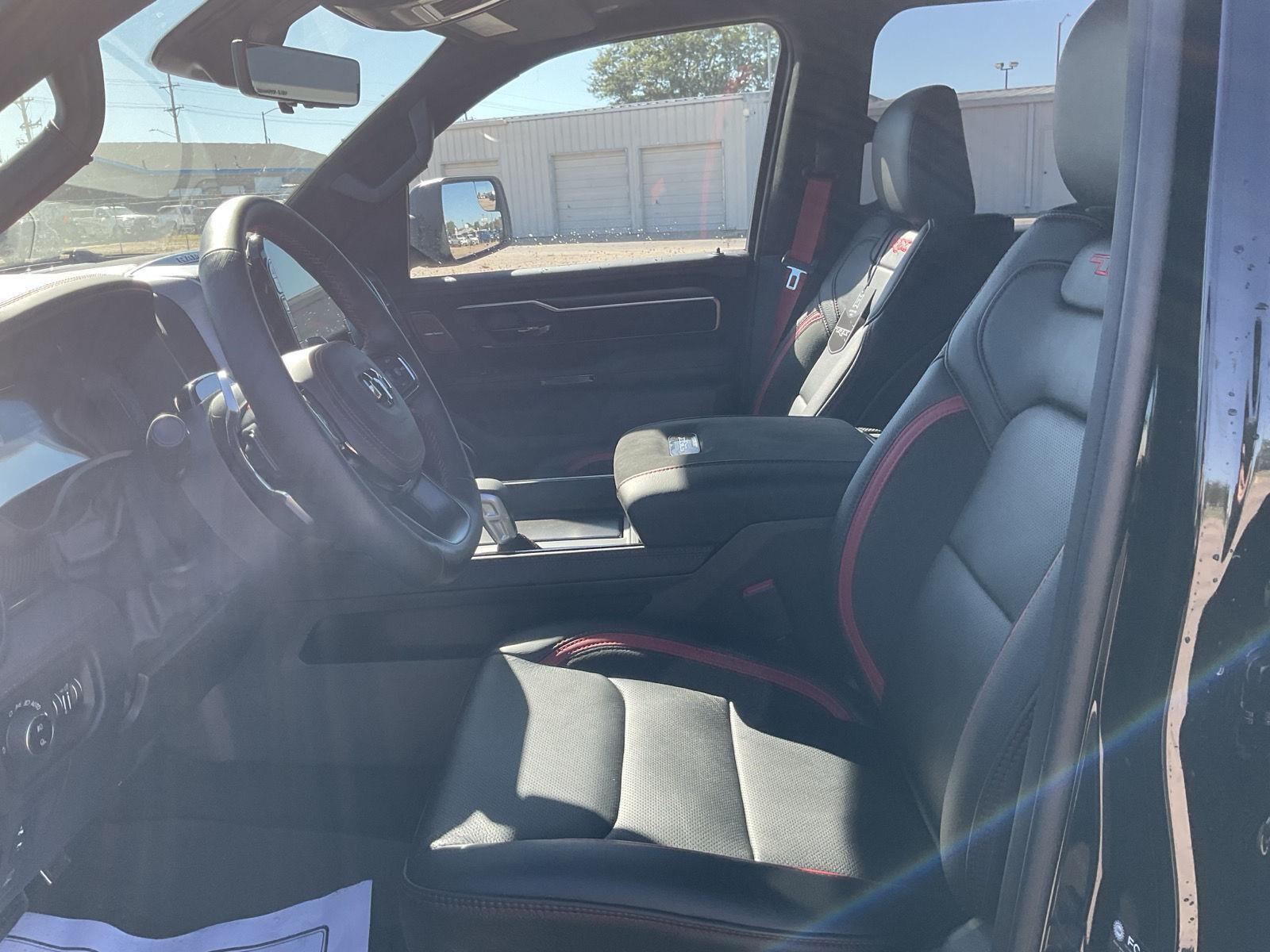 Vehicle photo 14