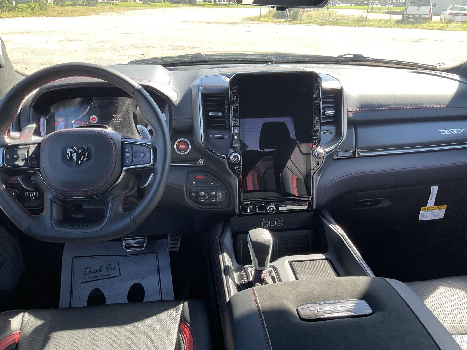 Vehicle photo 17