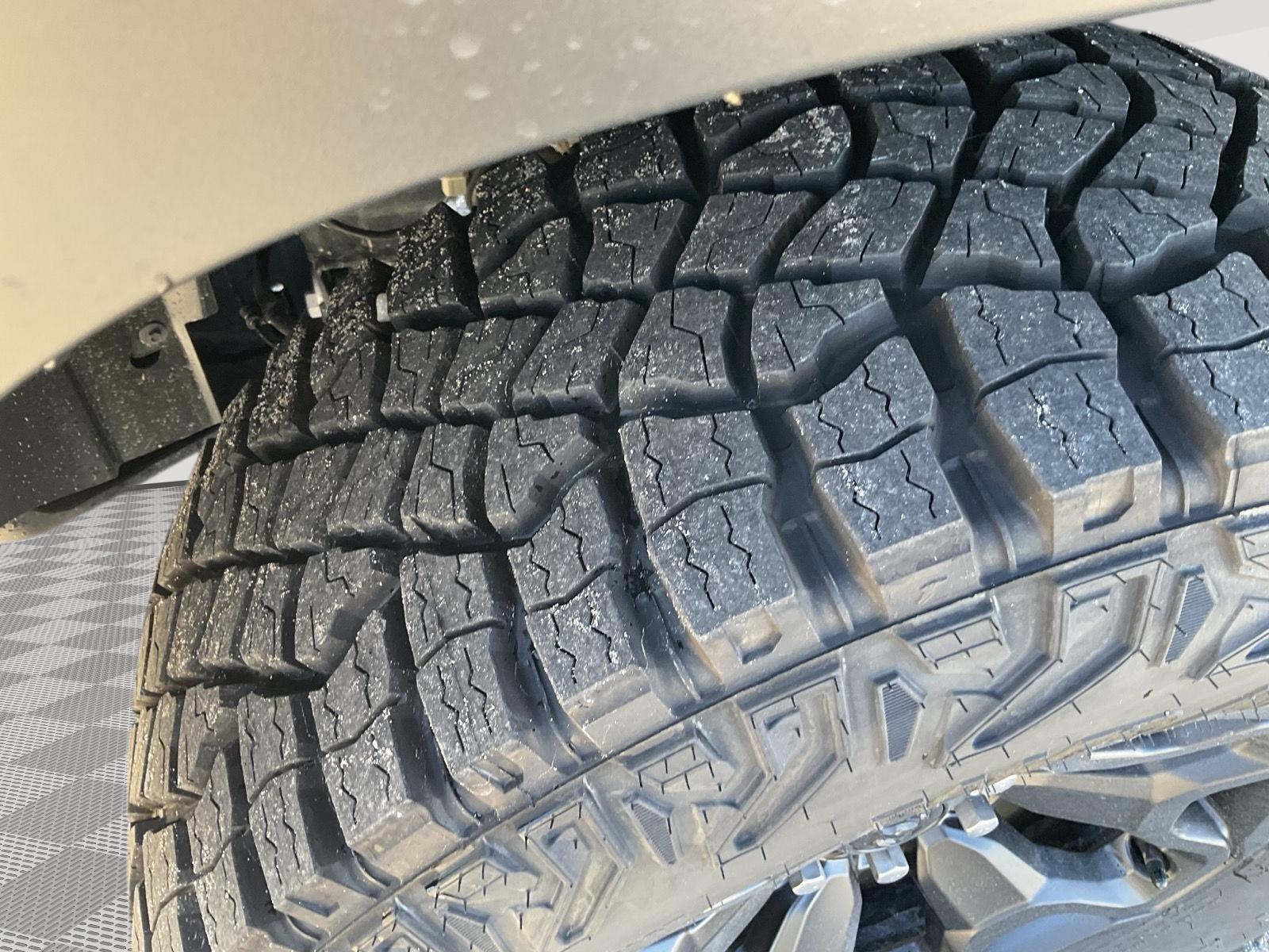 Vehicle photo 19