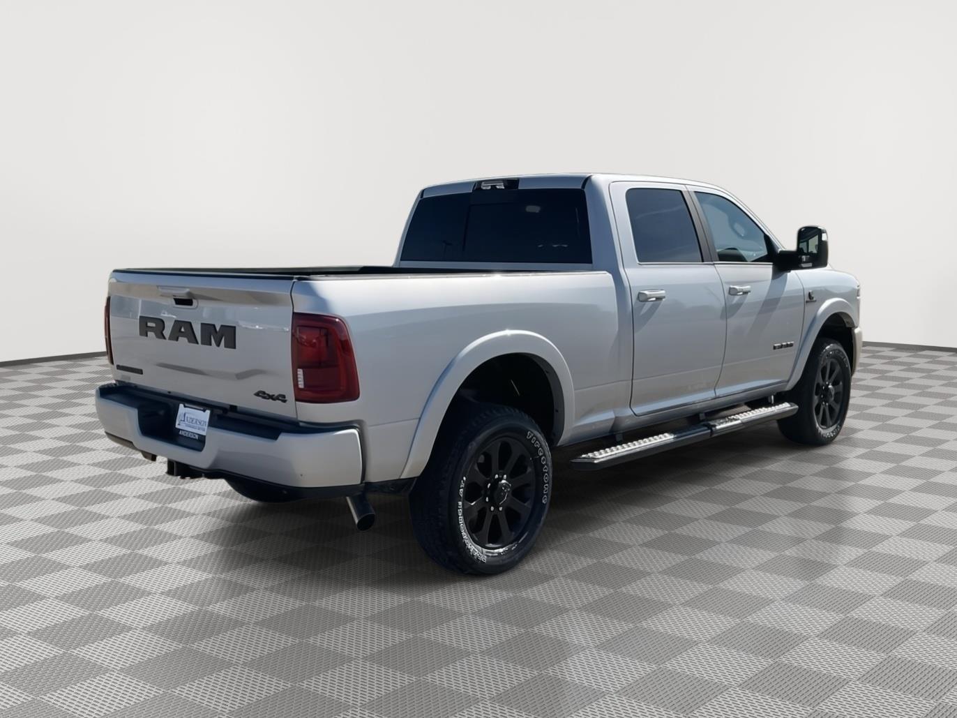 Vehicle photo 5