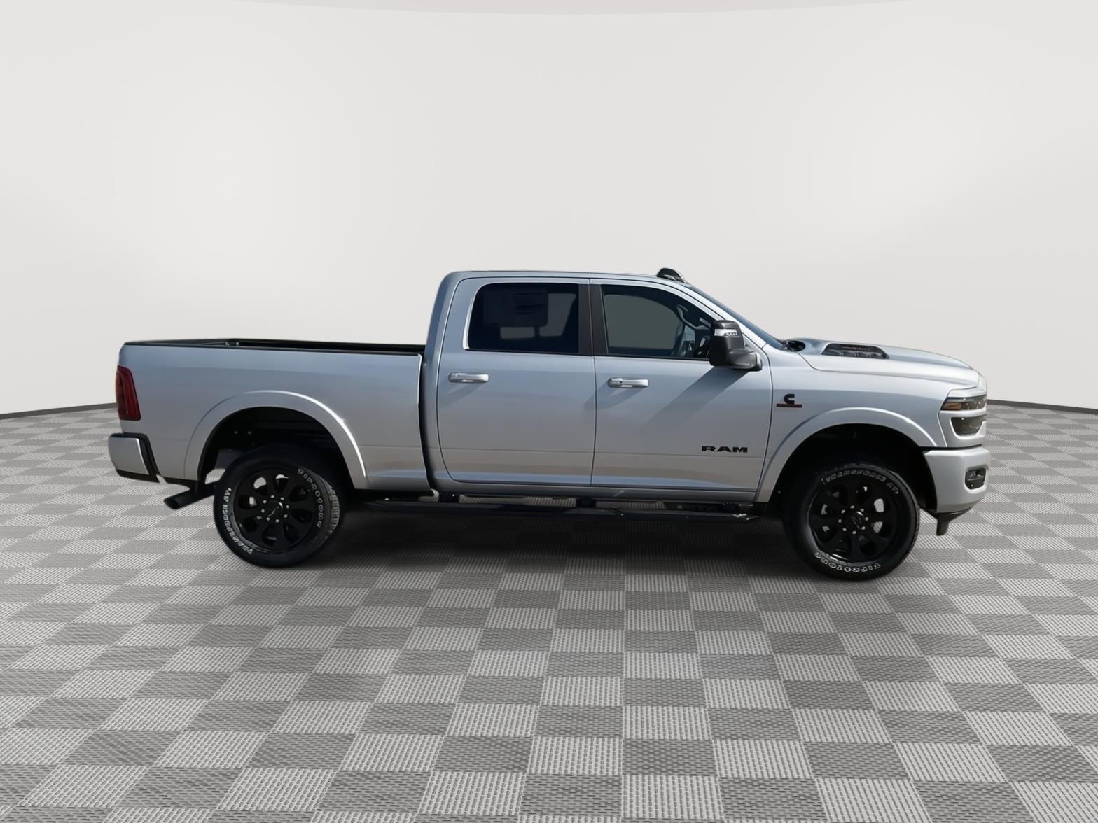 Vehicle photo 6