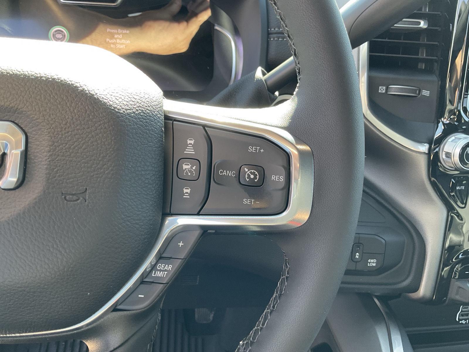 Vehicle photo 11