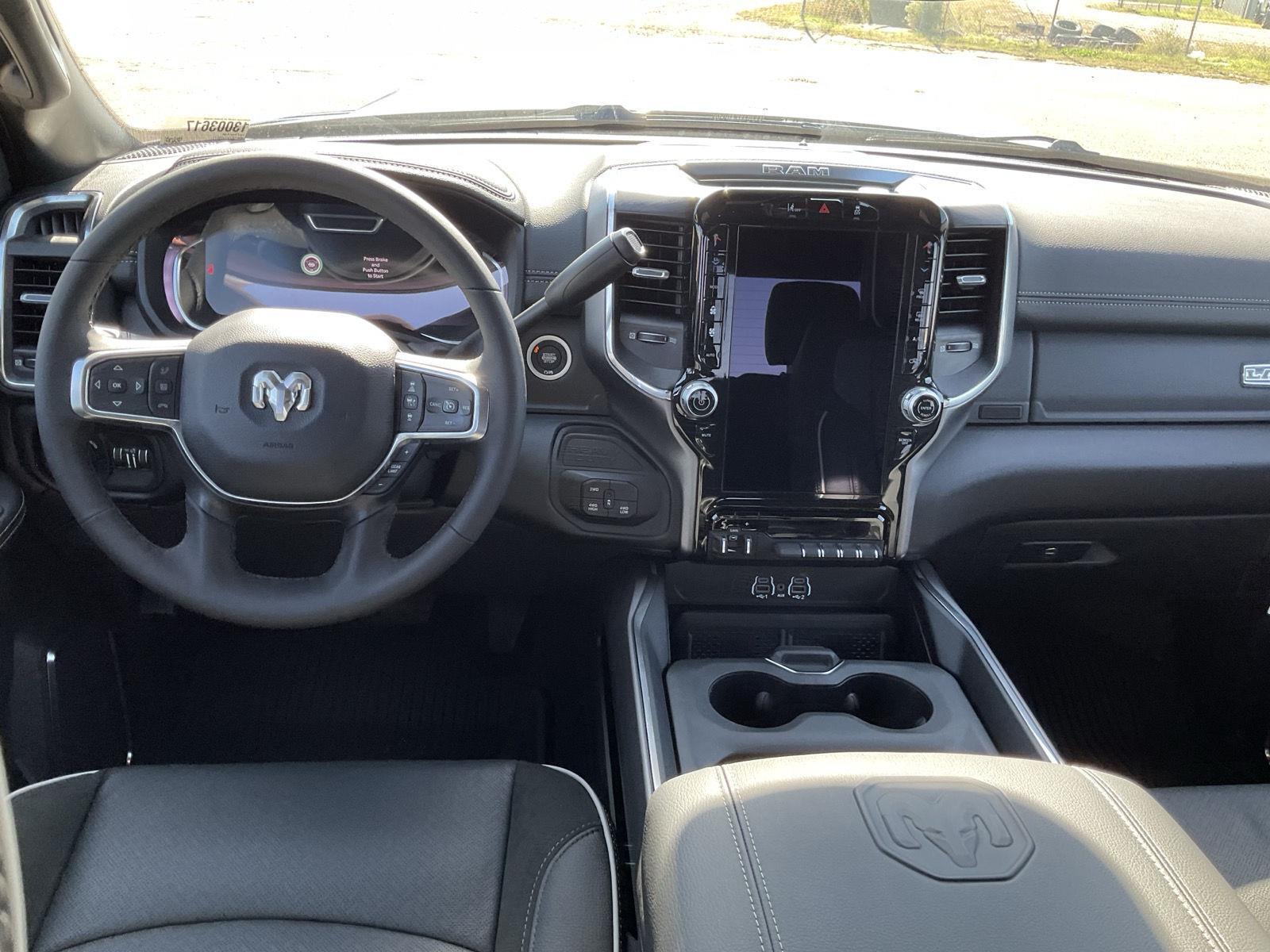 Vehicle photo 18