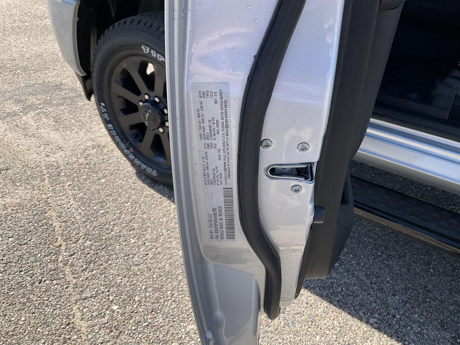Vehicle photo 19