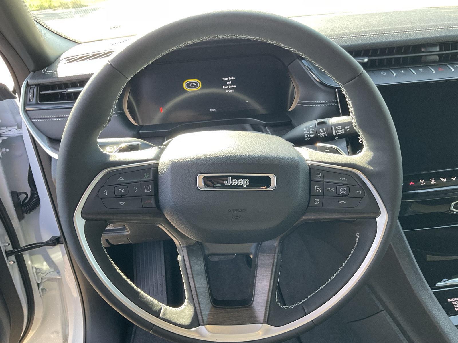 Vehicle photo 9