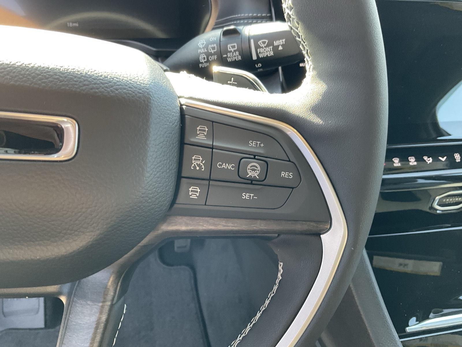 Vehicle photo 11