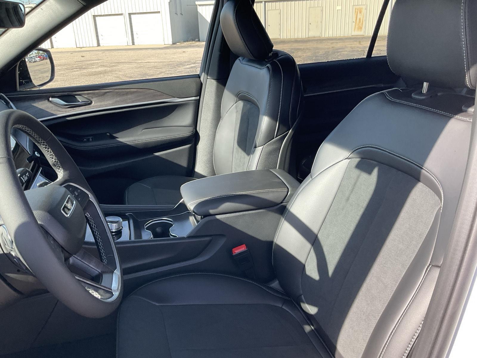 Vehicle photo 15