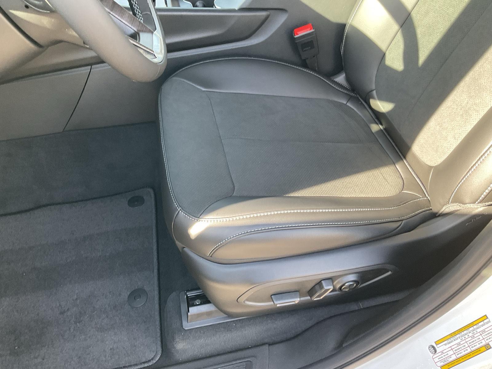 Vehicle photo 16