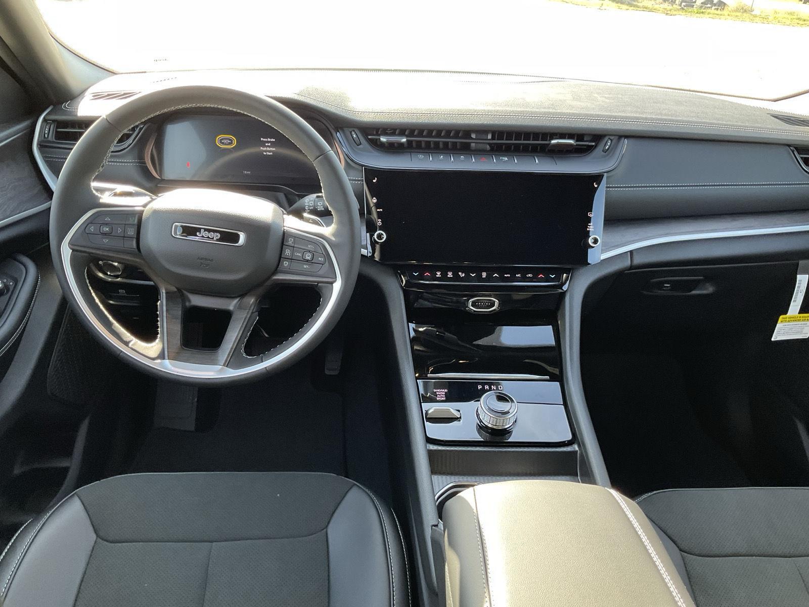 Vehicle photo 18