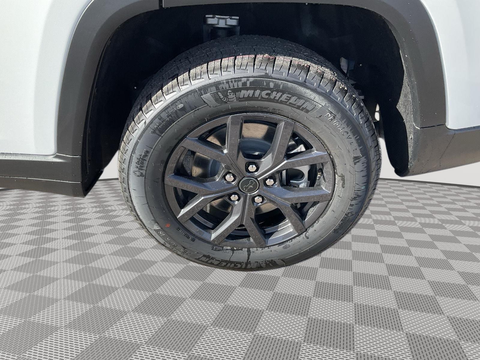 Vehicle photo 19