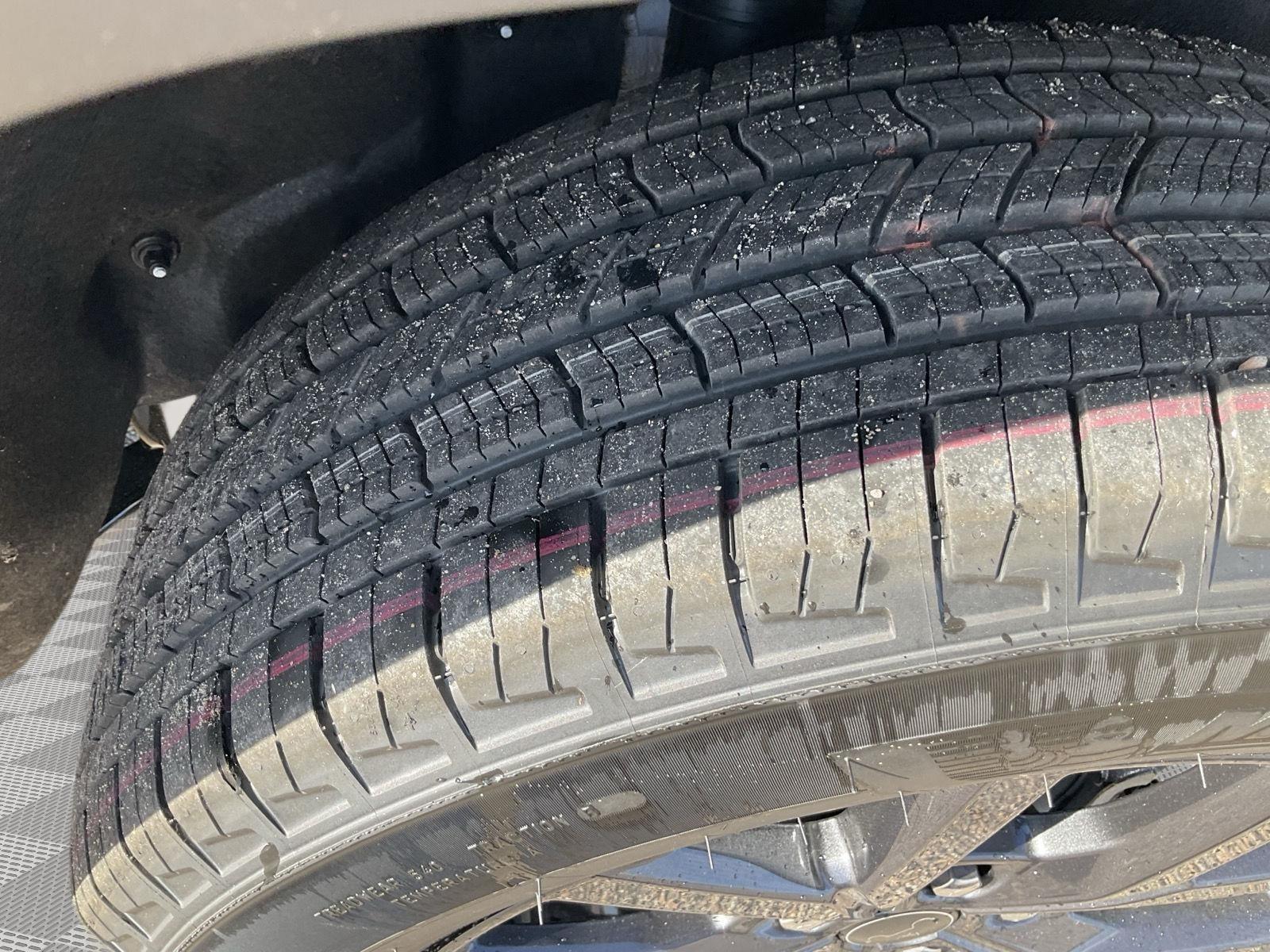Vehicle photo 20