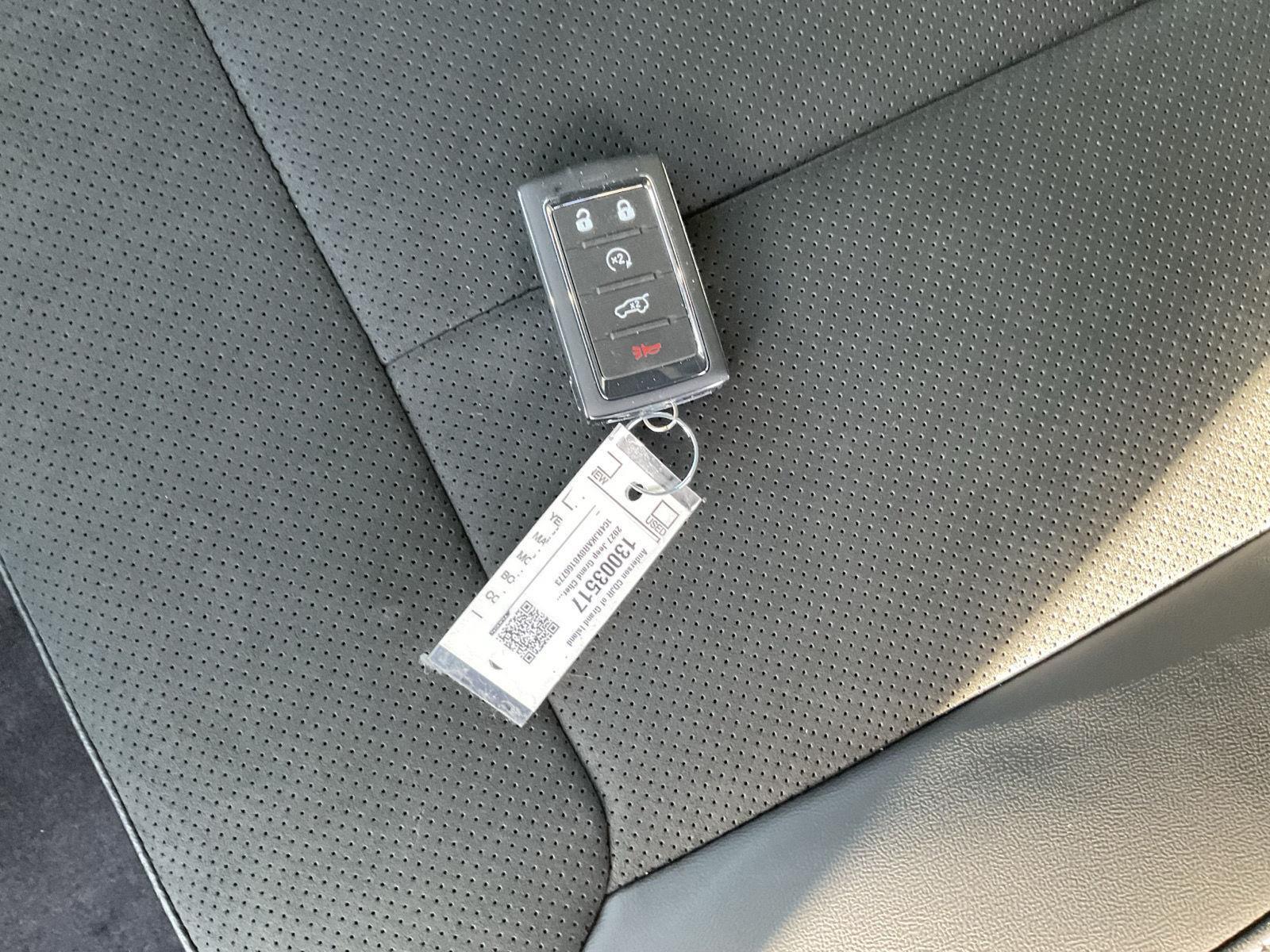 Vehicle photo 22