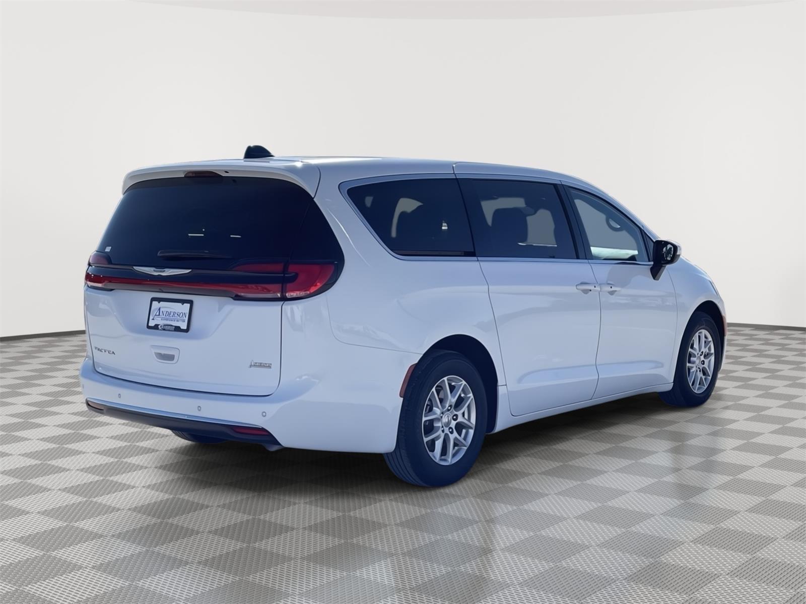 Vehicle photo 6