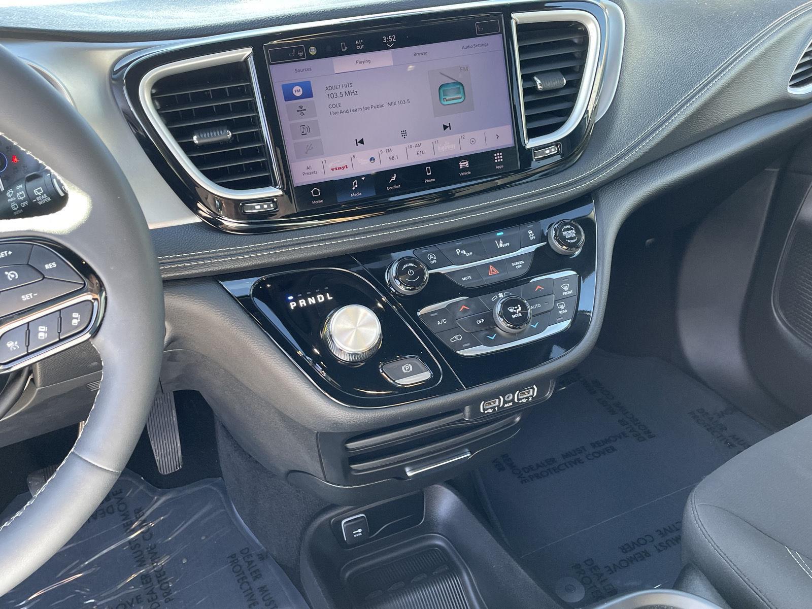Vehicle photo 14