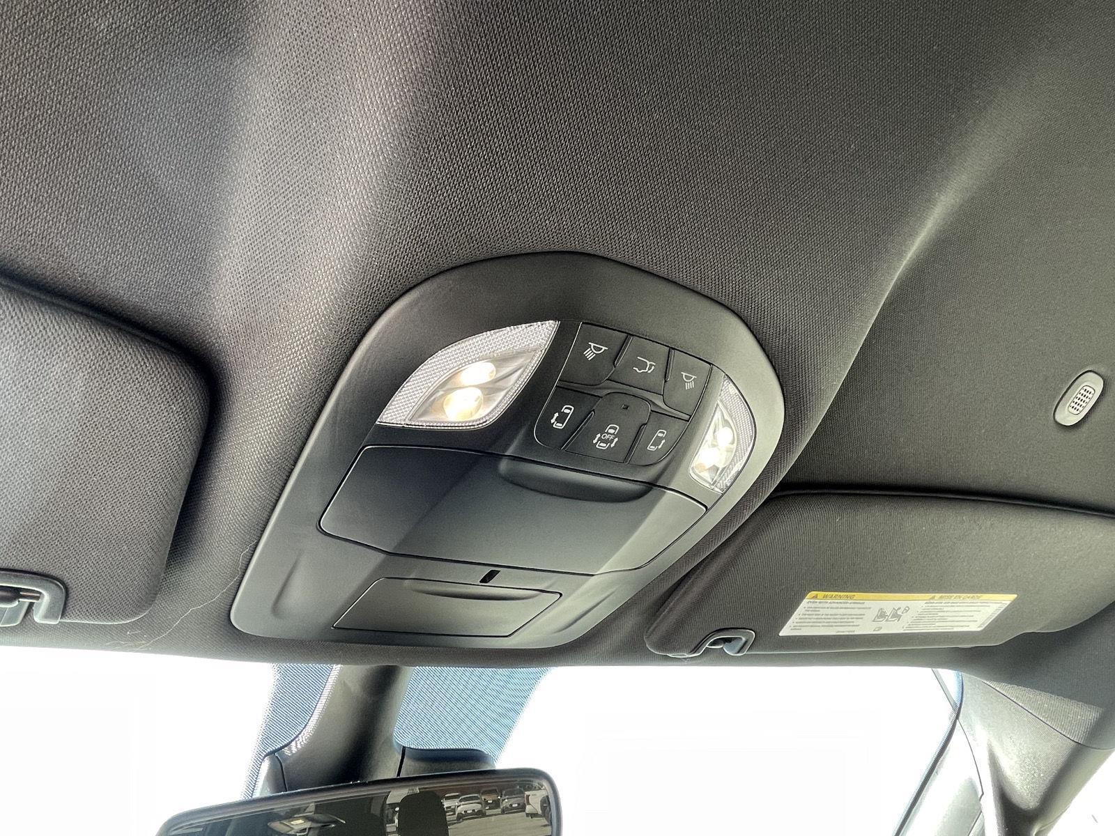 Vehicle photo 16