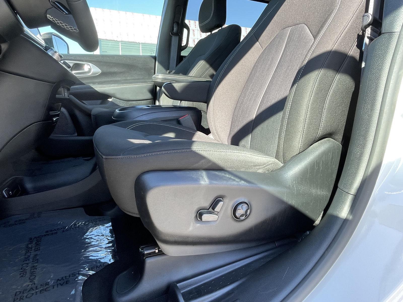 Vehicle photo 17