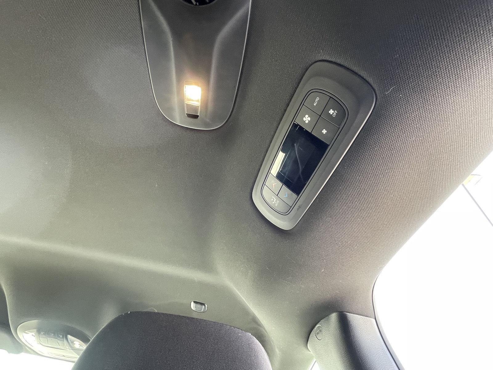 Vehicle photo 21