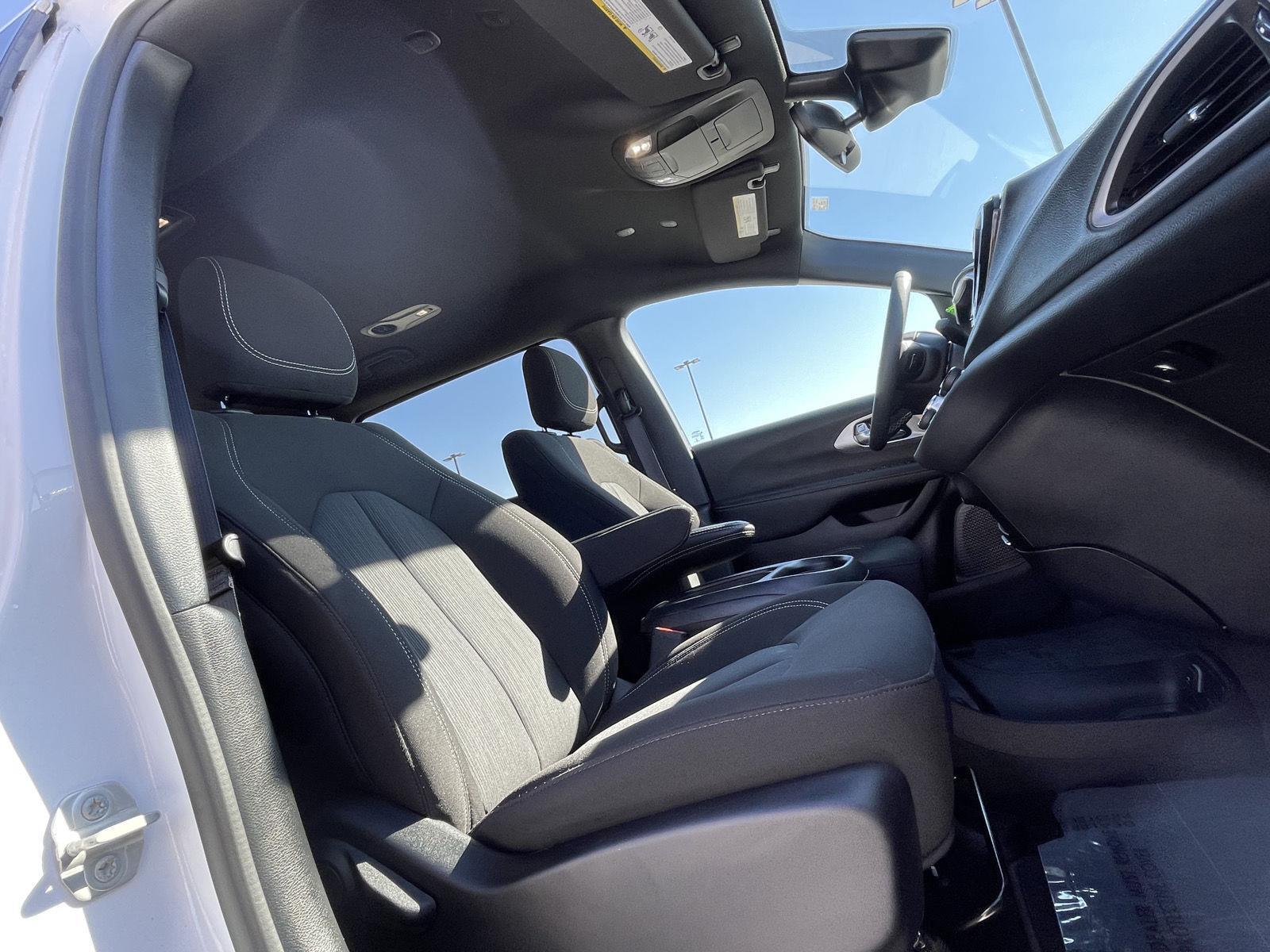 Vehicle photo 23