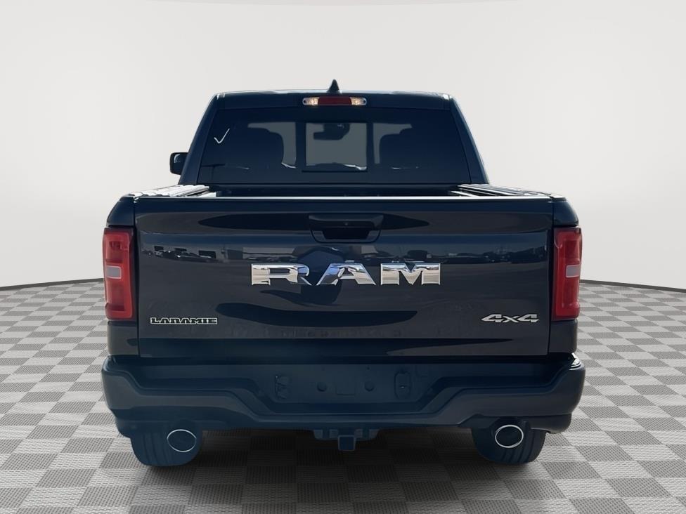 Vehicle photo 4
