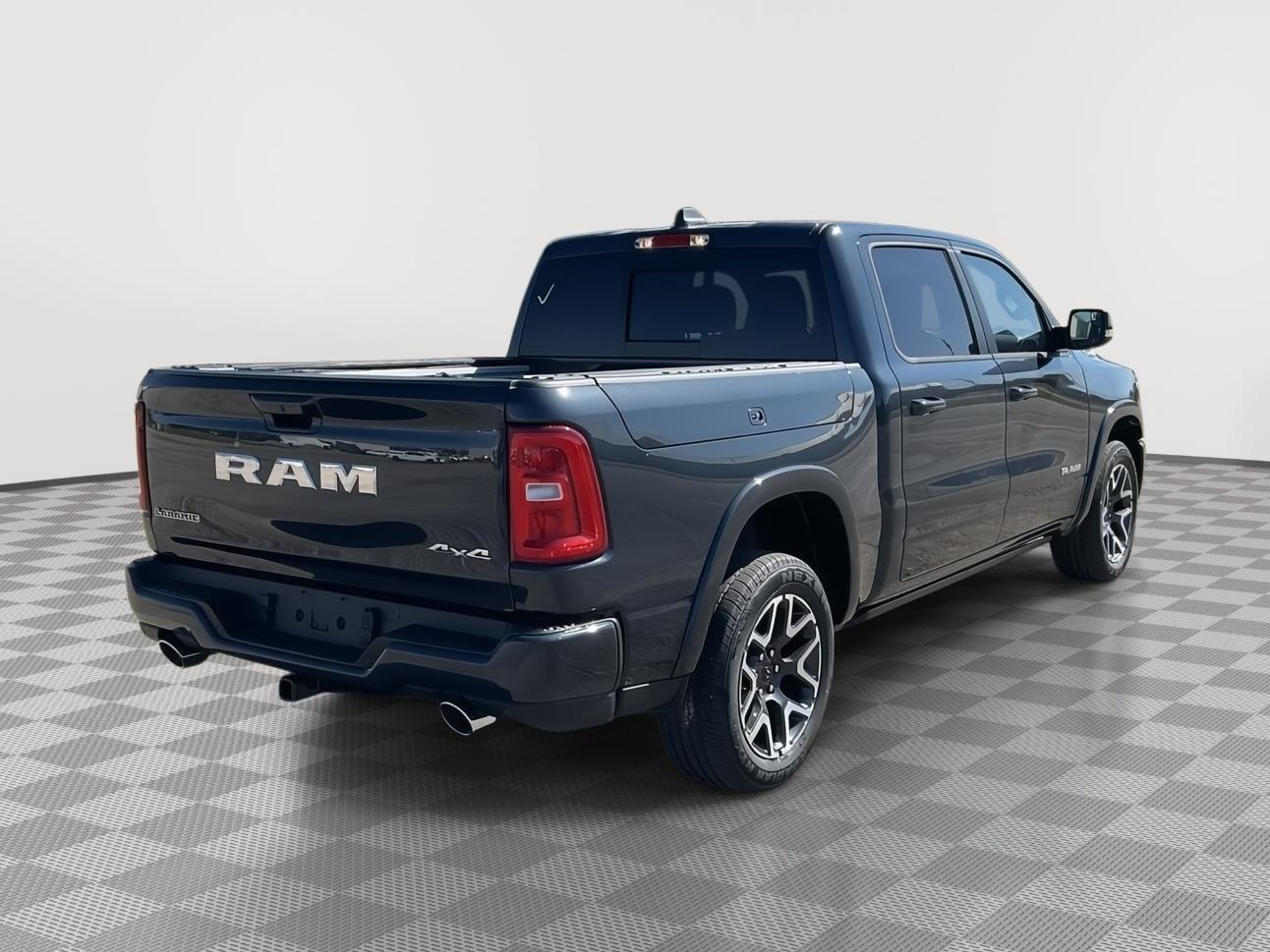 Vehicle photo 5