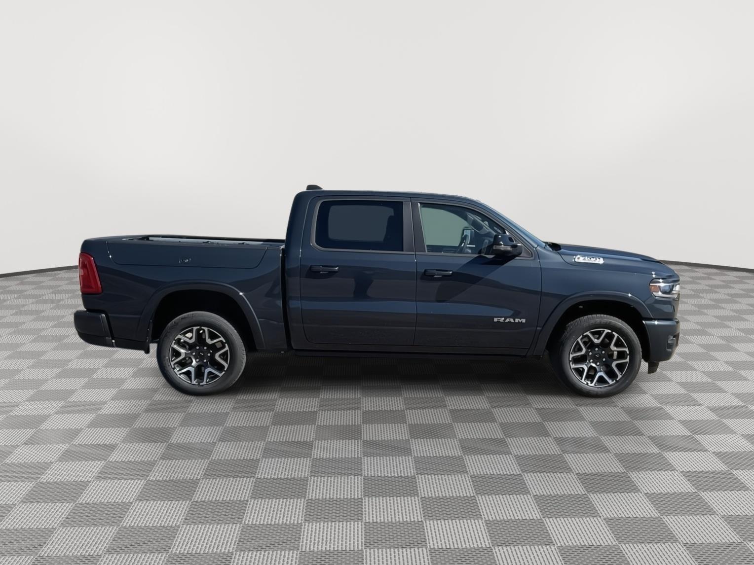 Vehicle photo 6