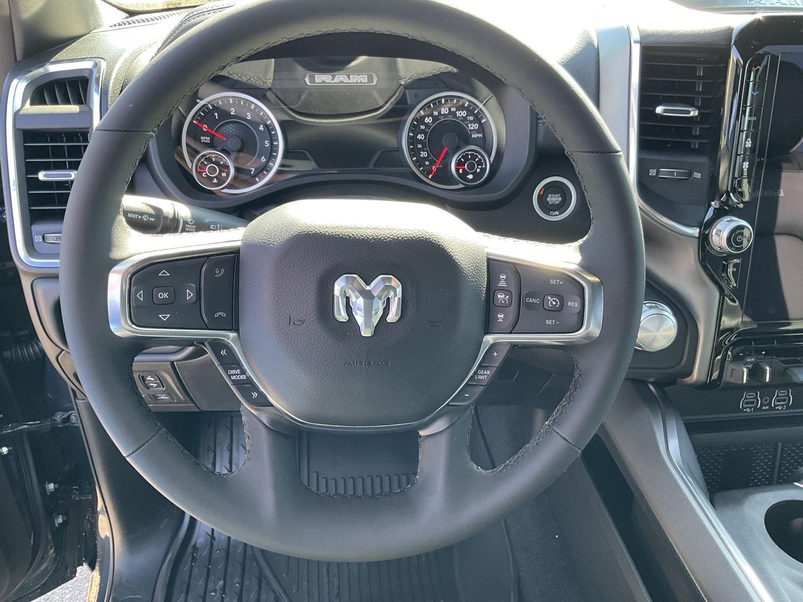 Vehicle photo 9