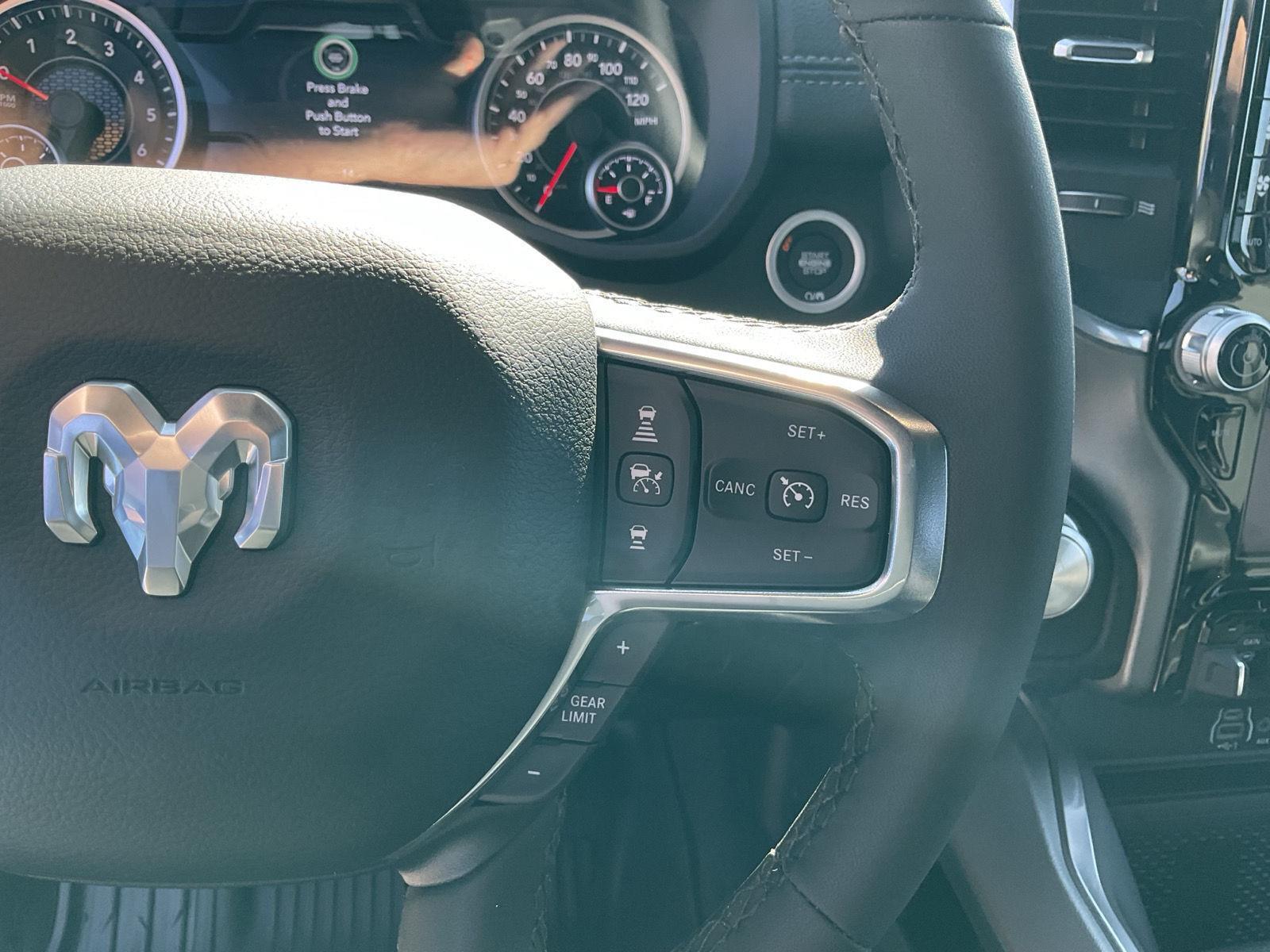 Vehicle photo 11