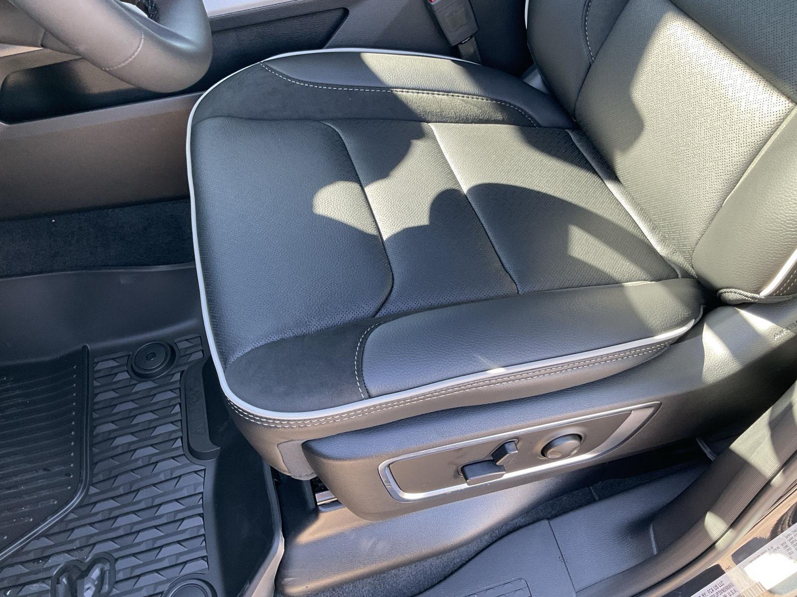 Vehicle photo 16