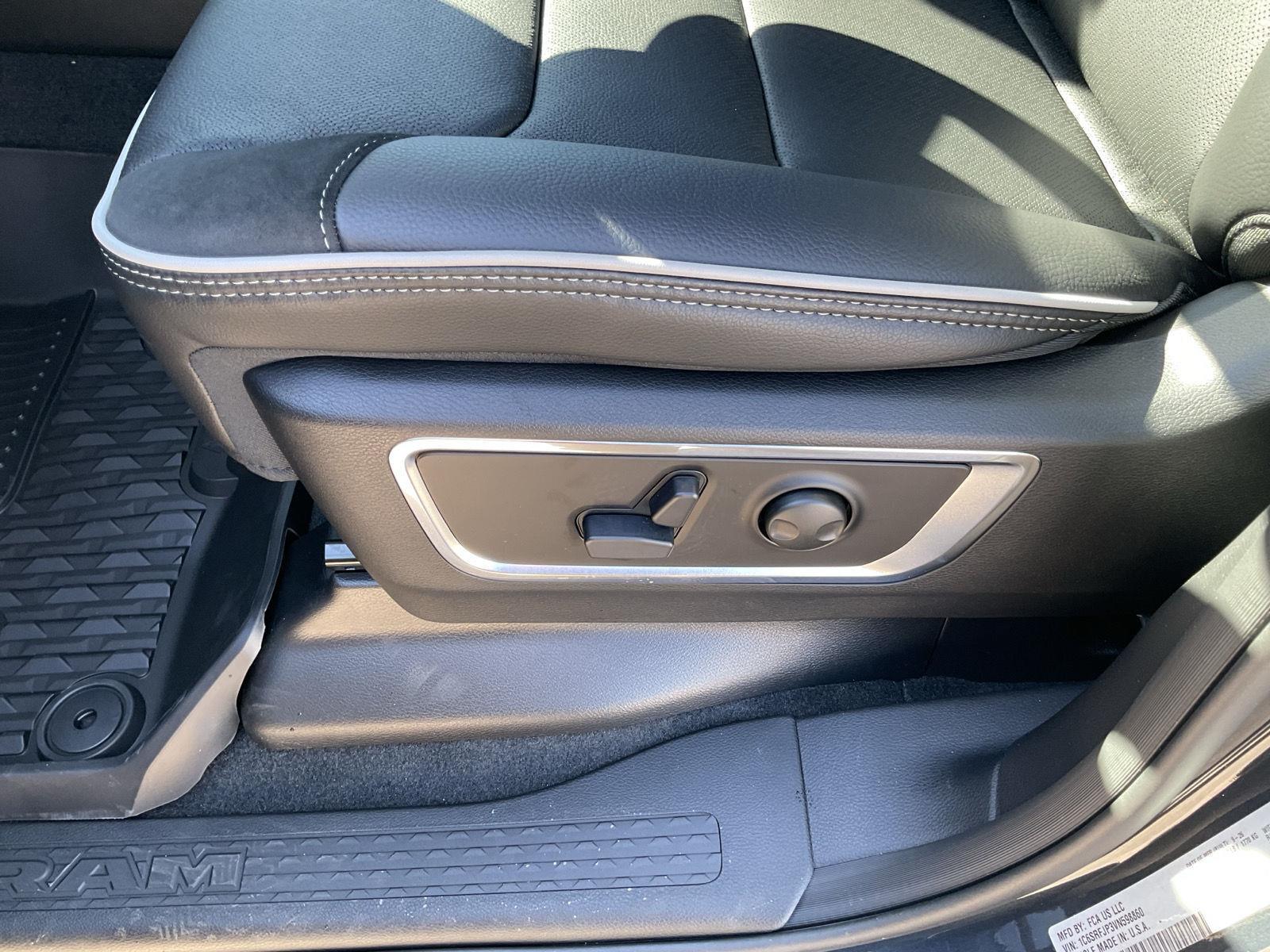 Vehicle photo 17