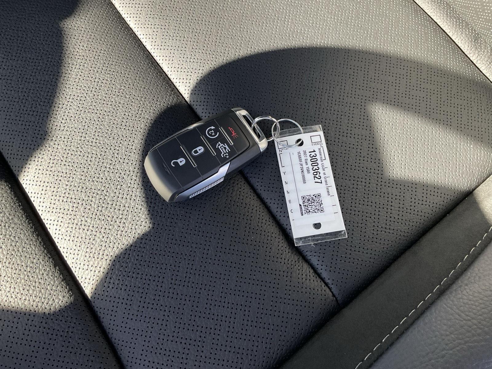 Vehicle photo 23
