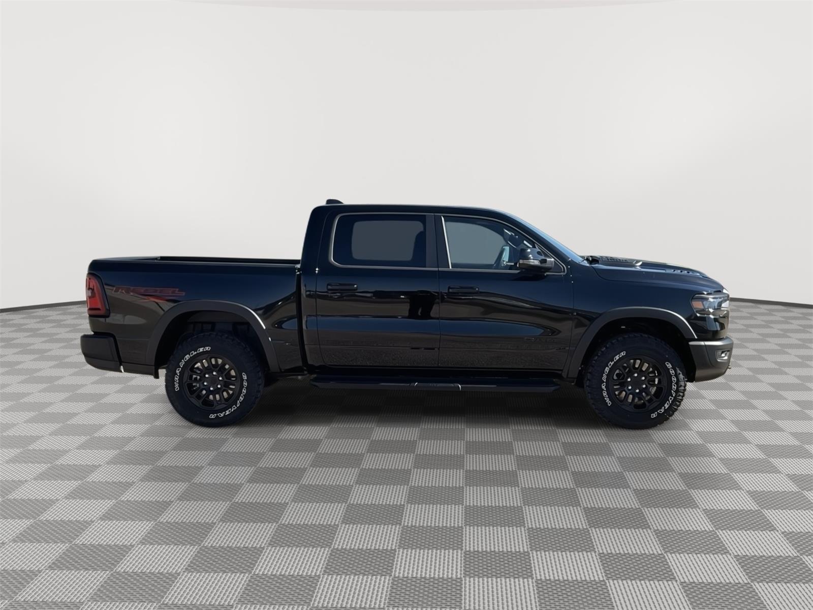 Vehicle photo 6