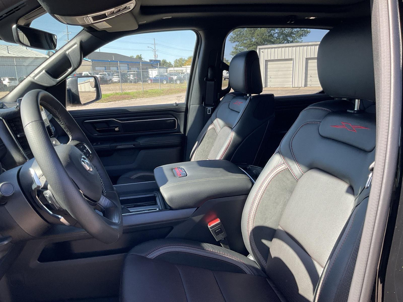 Vehicle photo 15