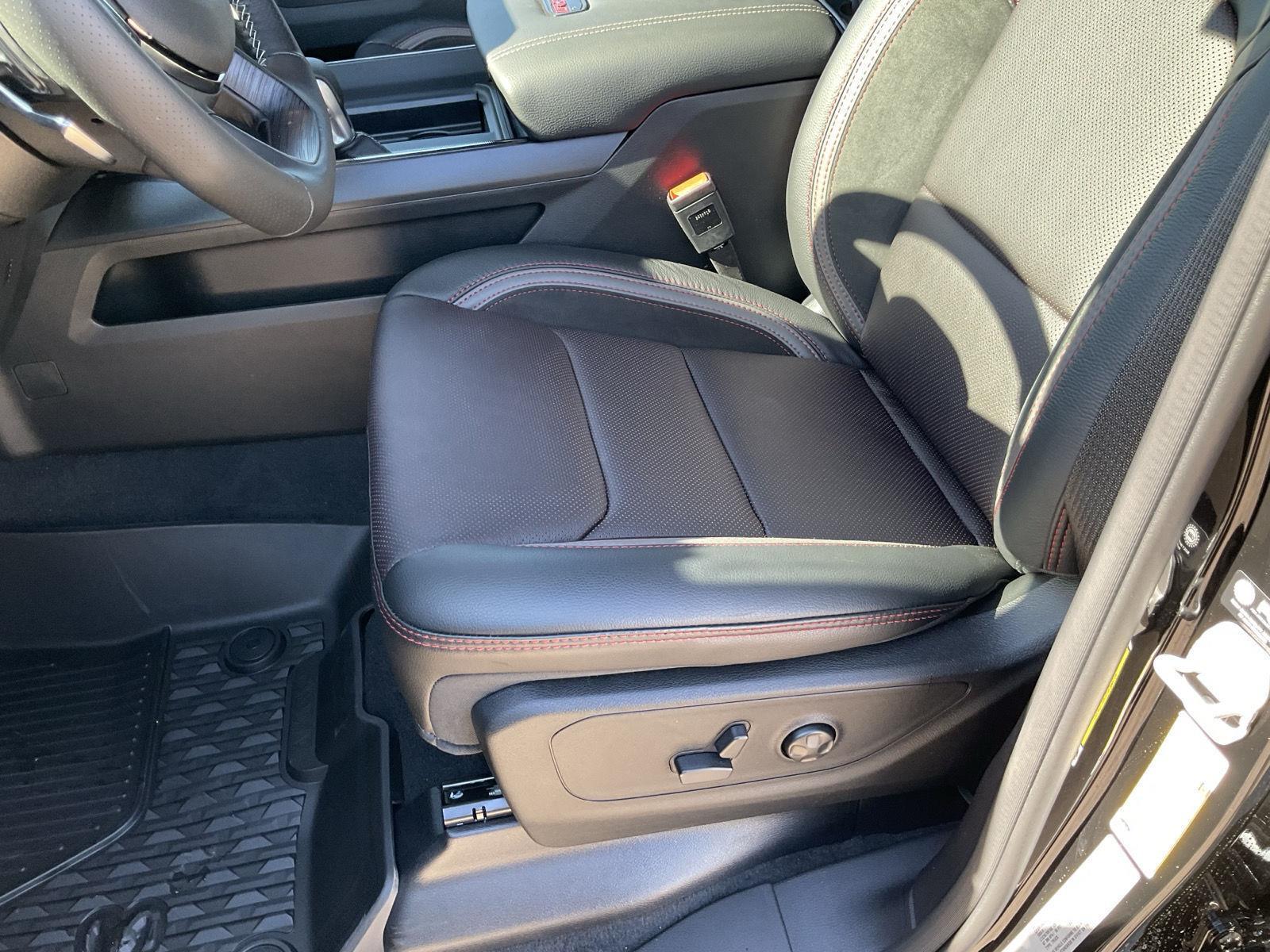 Vehicle photo 16