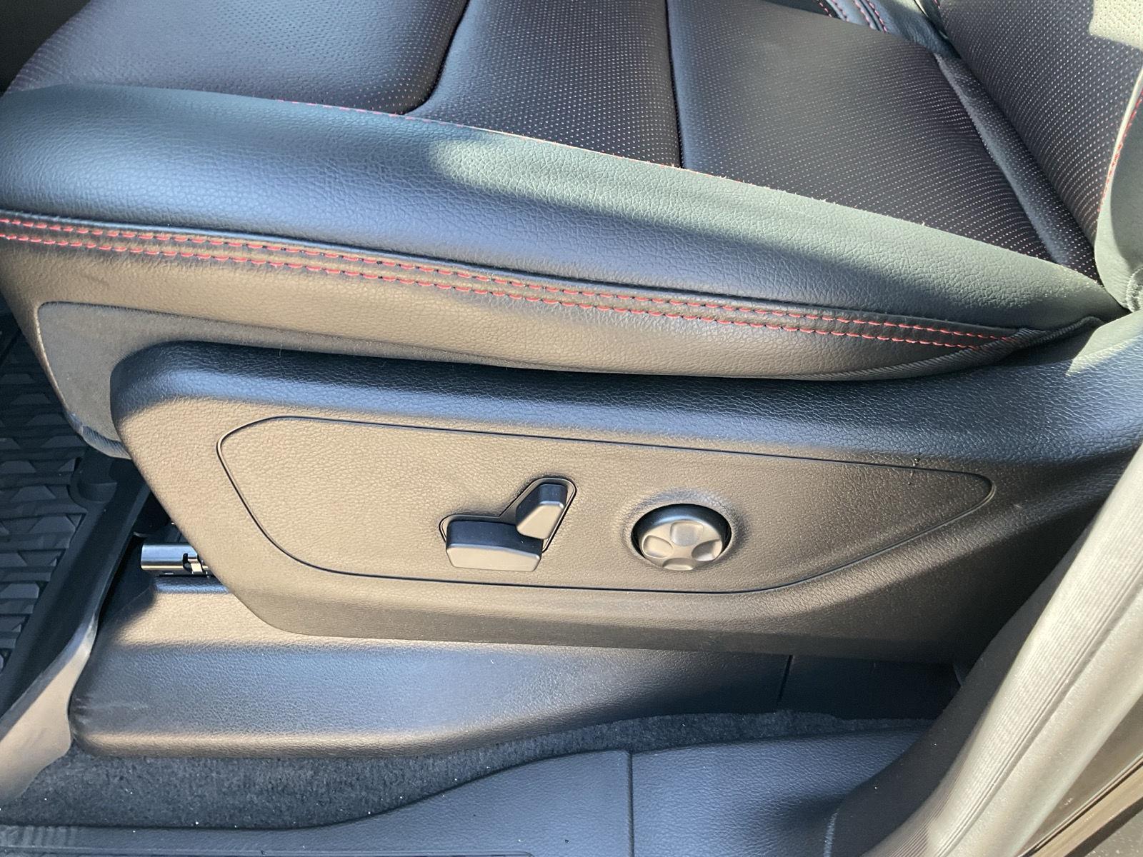 Vehicle photo 17