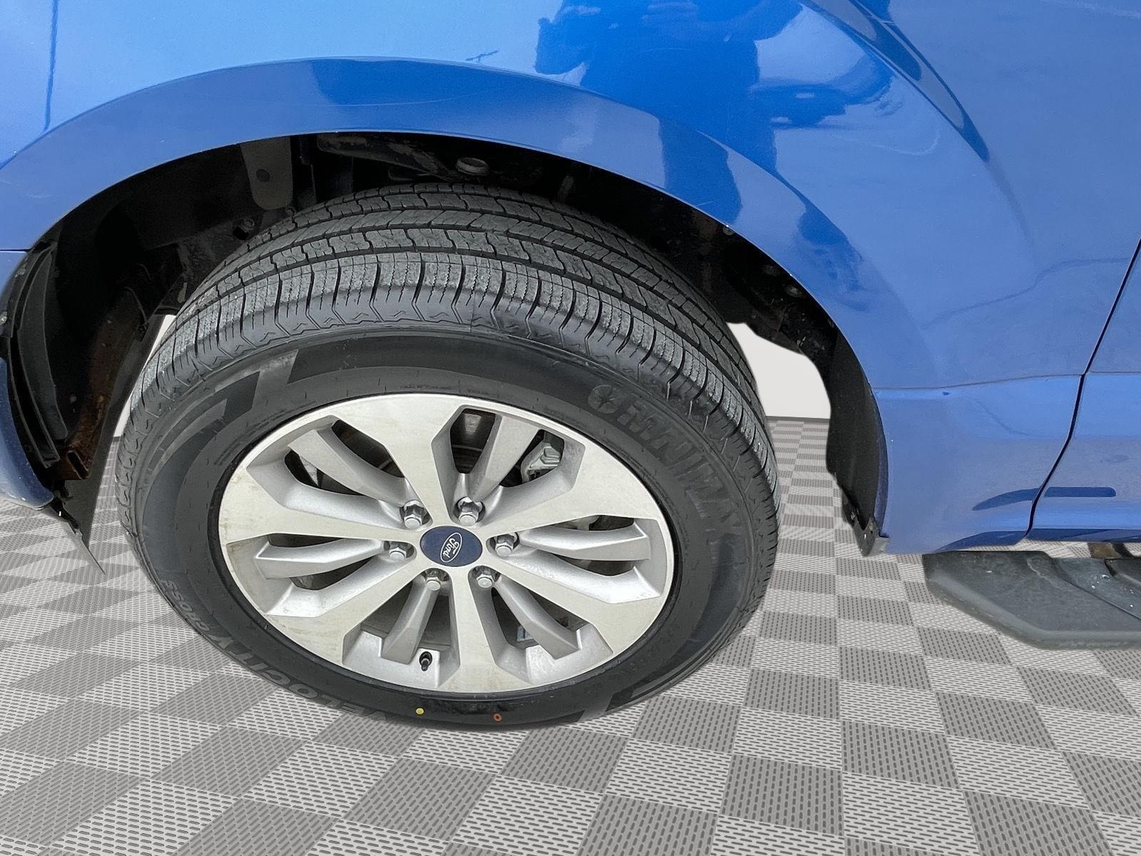 Vehicle photo 11