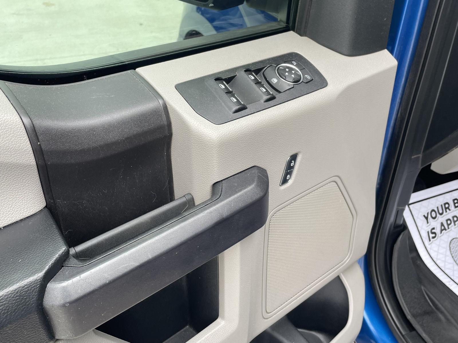 Vehicle photo 13