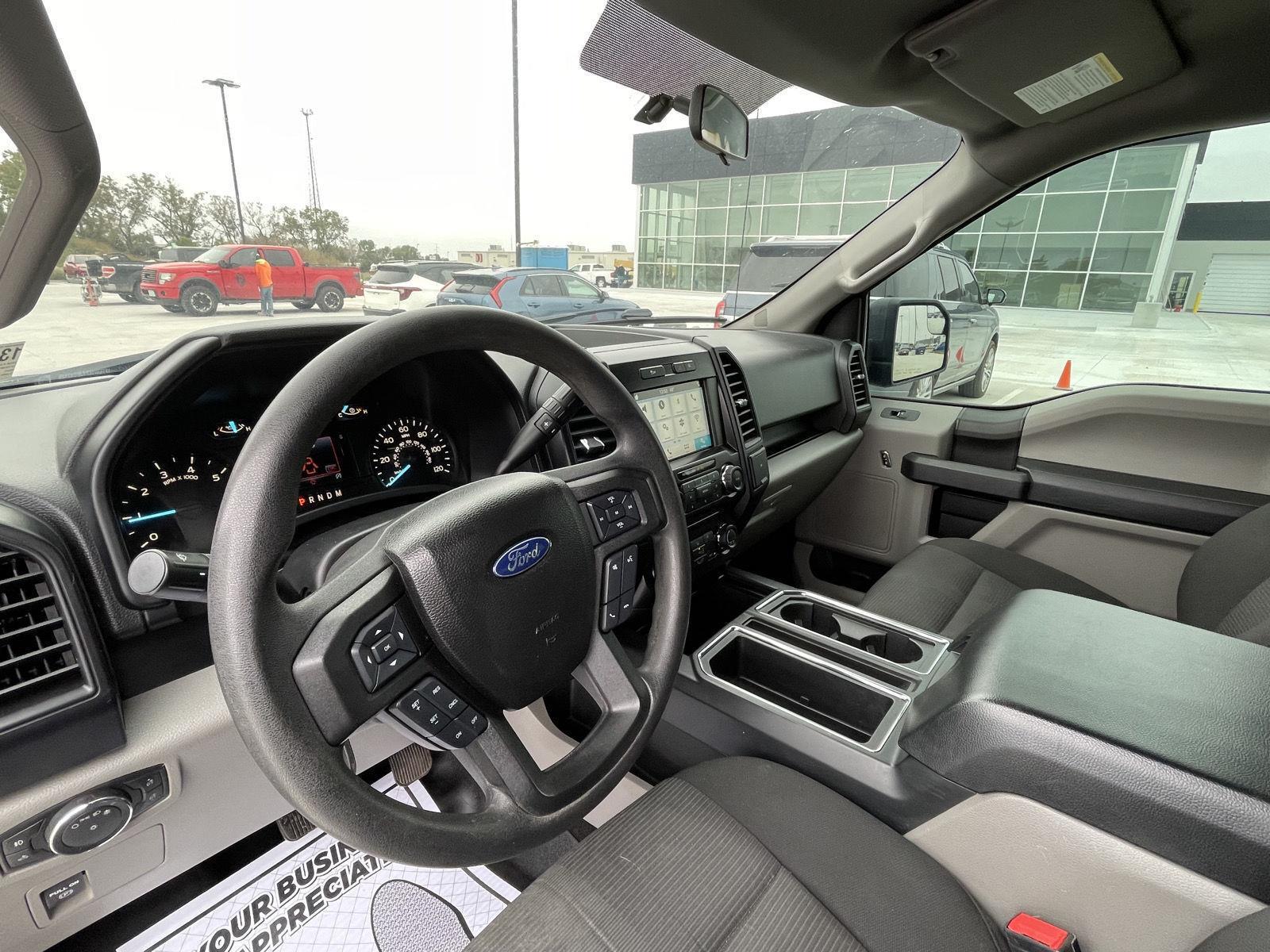 Vehicle photo 15