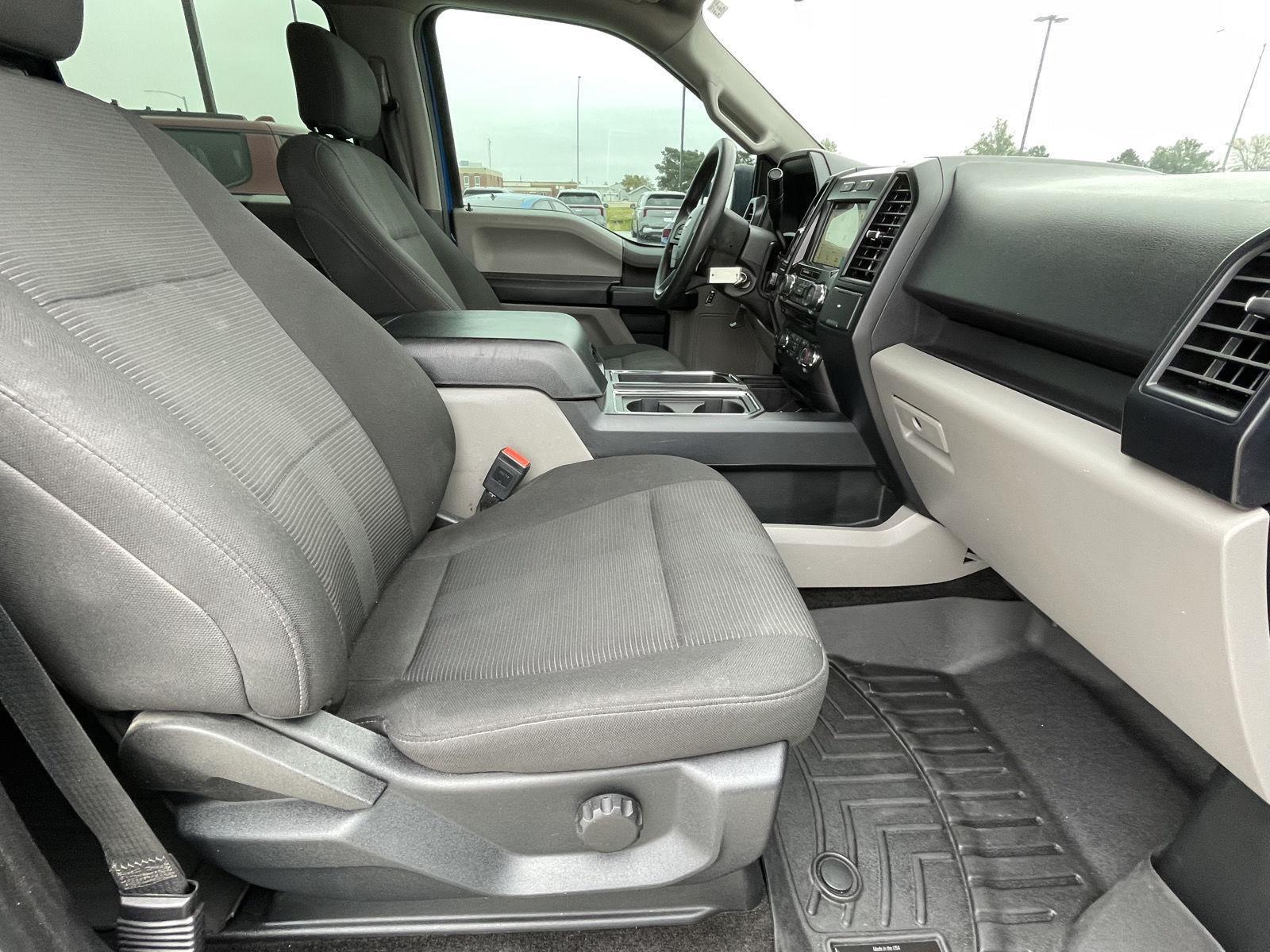 Vehicle photo 18