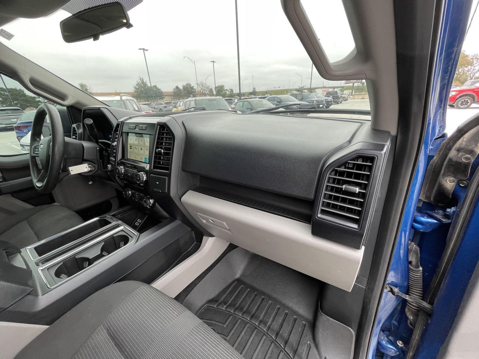 Vehicle photo 19